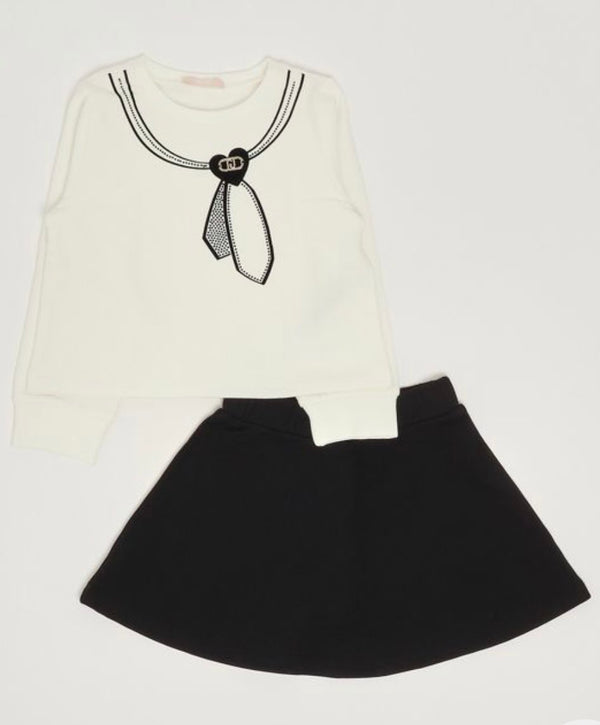 Completi felpa e gonna con disegno e borchie